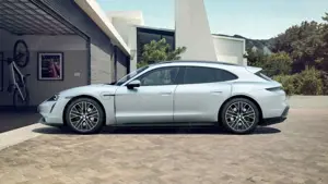 Porsche Taycan Sport Turismo "75 Jahre" Panoramadach Bild 2