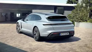 Porsche Taycan Sport Turismo "75 Jahre" Panoramadach Bild 3