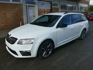Skoda Octavia RS 2.0 TSI Combi III Leder Navi Xenon Einparkhilfe