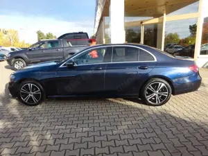 Mercedes-Benz E 220 d 9G-TRONIC Avantgarde AHK Distronic Pano Bild 3