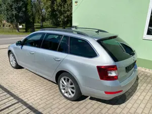 Skoda Octavia Elegance* Thai Leder*Standheizung*Navi*Scheckheft* Bild 4