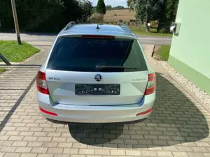 Skoda Octavia Elegance* Thai Leder*Standheizung*Navi*Scheckheft* Bild 3