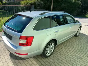 Skoda Octavia Elegance* Thai Leder*Standheizung*Navi*Scheckheft* Bild 2