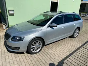 Skoda Octavia Elegance*Navi*Standheizung*Teilleder*Scheckheft*