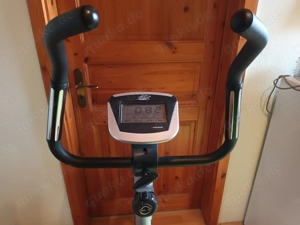 Heimtrainer Winterzeit ZUhause auf dem Rad