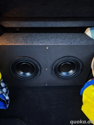 Geschlossenes Gehäuse mit 2x20cm Subwoofer