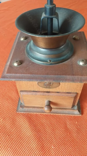 Ältere Kaffeemühle 'KyM'