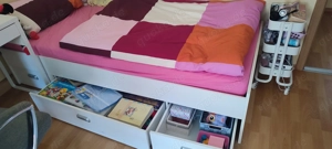 Zwei gemütliche Einzelbetten  mit Matratze und Rahmen 90x200