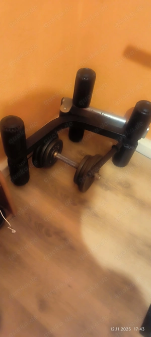 Hantelbank mit Langhantel und Kurzhanteln mit 120 kg Hantelscheiben 