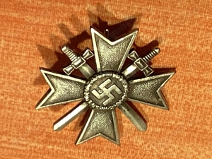 2 Abzeichen von 1938, (Kreuz 1. Klasse und  Reichssportabzeichen DRL in Silber). Bild 4