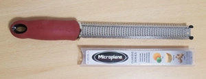 Microplane Küchenreibe, Reibe, Classic Series, für Zitrusfrüchte, Parmesan, Ingwer, Schokolade, Musk
