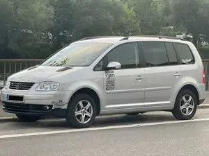 Volkswagen Touran 2.0 TDI Trendline Bild 3
