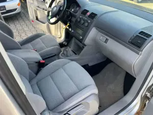 Volkswagen Touran Highline 2.0 TDI  Schiebedach AHK 6-Gang Bild 5