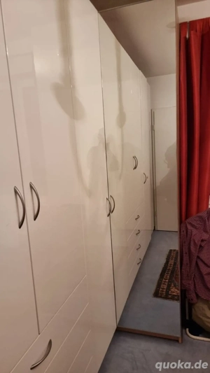 Zum Abholpreis: Großer weißer Kleiderschrank mit Eckelement Bild 5