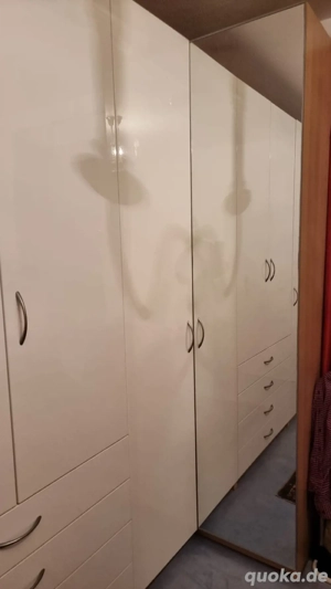 Zum Abholpreis: Großer weißer Kleiderschrank mit Eckelement Bild 4