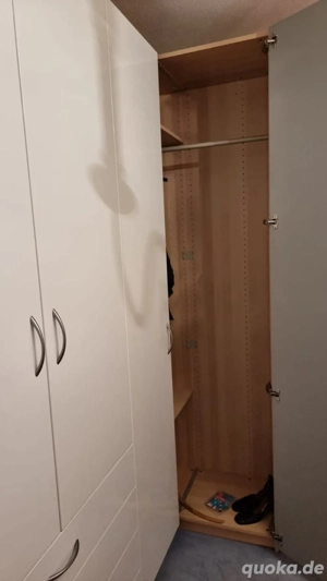 Zum Abholpreis: Großer weißer Kleiderschrank mit Eckelement Bild 3