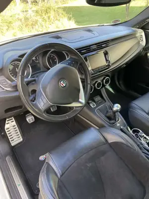 Alfa Romeo Giulietta 1750 tbi Quadrifoglio Verde 235cv Bild 3