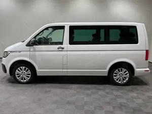 Volkswagen T6.1 Multivan Trendline DSG 7-SITZ | NAVI DAB Bild 3