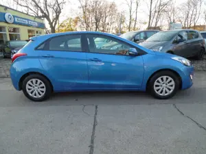 Hyundai i30 blue Trend/Kamera/Navi/1.Hand/LED/wenig km! Bild 4