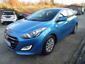 Hyundai i30 blue Trend/Kamera/Navi/1.Hand/LED/wenig km! Bild 3
