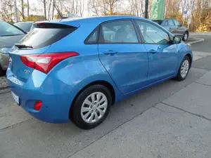 Hyundai i30 blue Trend/Kamera/Navi/1.Hand/LED/wenig km! Bild 5
