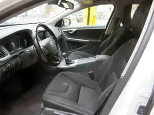 Volvo V60 2.0D HU 5-26 Navi/Klima/PDC/Tempo Bild 4