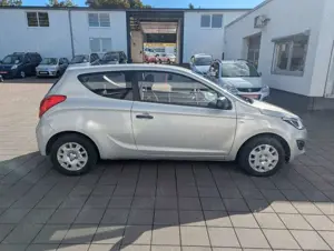 Hyundai i20 FIFA World Cup Edition**KLIMA+ALARMANLAGE** Bild 4