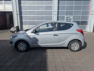 Hyundai i20 FIFA World Cup Edition**KLIMA+ALARMANLAGE** Bild 3