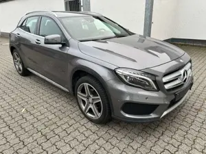 Mercedes-Benz GLA 200 AMG Street Style AHK Tempo 19" BiXenon....
