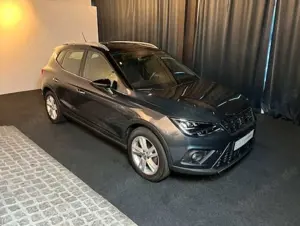 SEAT Arona FR Beats Fast Lane 1Hand