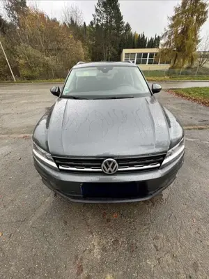 Volkswagen Tiguan Comfortline BMT/Start-Stopp,AHK, Kratzer rechts