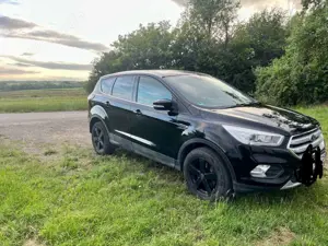 Ford Kuga 2.0 TDCi 2x4 Titanium Bild 2