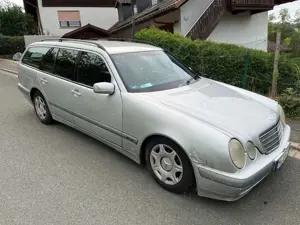 Mercedes-Benz 220 E 220 CDI