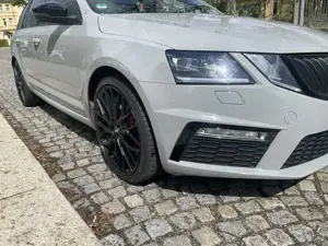 Skoda Octavia Combi 2.0 TSI DSG RS Bild 3