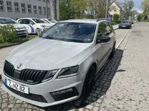 Skoda Octavia Combi 2.0 TSI DSG RS Bild 2