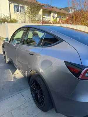 Tesla Model Y Model Y Long Range Dual Motor AWD Bild 4