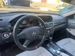 Mercedes-Benz E 250 CGI BlueEFFICIENCY Automatik Avantgarde Bild 4