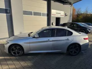 Alfa Romeo Giulia 2.2 DIESEL *TOP-Ausstattung* Scheckheft Bild 4