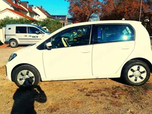 Volkswagen e-up! Wie Neu! ADAC-Geprüft: Batterie 97%! Bild 2