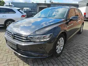 Volkswagen Passat Variant Basis DSG Navi LED SHZ AHK Kamera