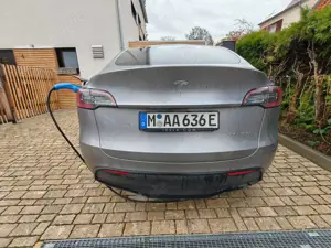 Tesla Model Y Model Y Long Range Dual Motor AWD Bild 4