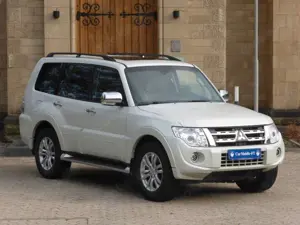 Mitsubishi Pajero 3.2 DI-D Edition 30*1 HD*7SITZER*LEDER*SH