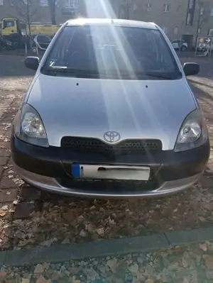 Toyota Yaris 1.0 linea luna