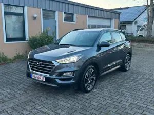 Hyundai TUCSON Trend 4WD 1.6T-GDI VOLL PANO LEDER 360K A
