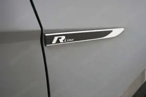 Volkswagen Passat 2.0TDI DSG R-Line Pano AHK LEDER NAVI LED Bild 5