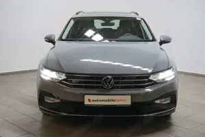 Volkswagen Passat 2.0TDI DSG R-Line Pano AHK LEDER NAVI LED Bild 2