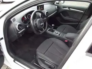 Audi A3 Sportback ambition NAVI XENON ALU 1.HAND Bild 5