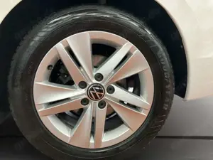 Volkswagen Golf Variant Life 2.0 TDI AHK Climatronic Bild 3