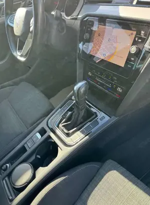 Volkswagen Passat Variant 2.0 DSG Business LED Bild 4