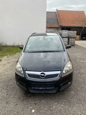 Opel Zafira 2.2 Bild 2